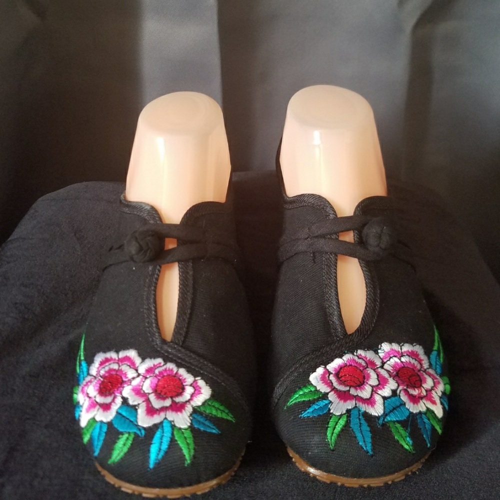 EMROIDERED WOMEN CASUAL SHOES