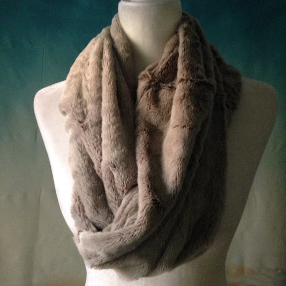 Accessories - Faux Fur Infinity Wrap 16