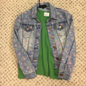 Trendy denim jacket with a green Shirt