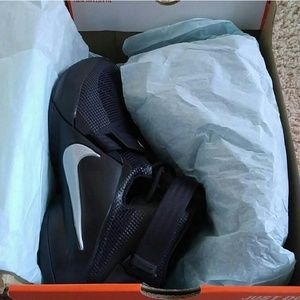 New Nike Lebron James Zoom Soldier 9 IX, Size 7Y