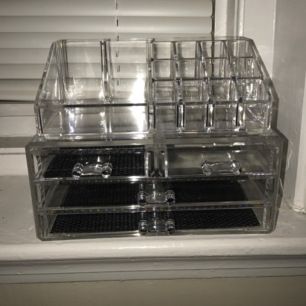 Mini makeup stand.