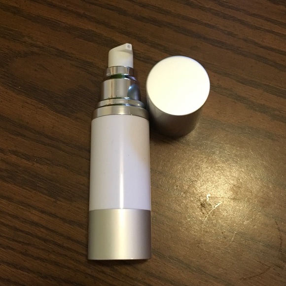 TODAY ONLY! Estée Lauder Double Wear Spiced Sand - Picture 2 of 2