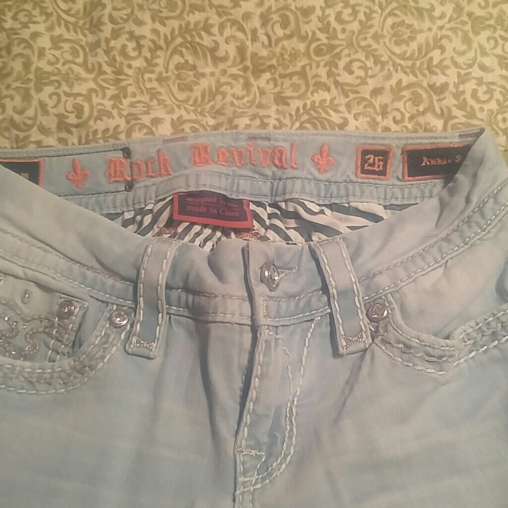 Rock revival light wash ankle skinny jean