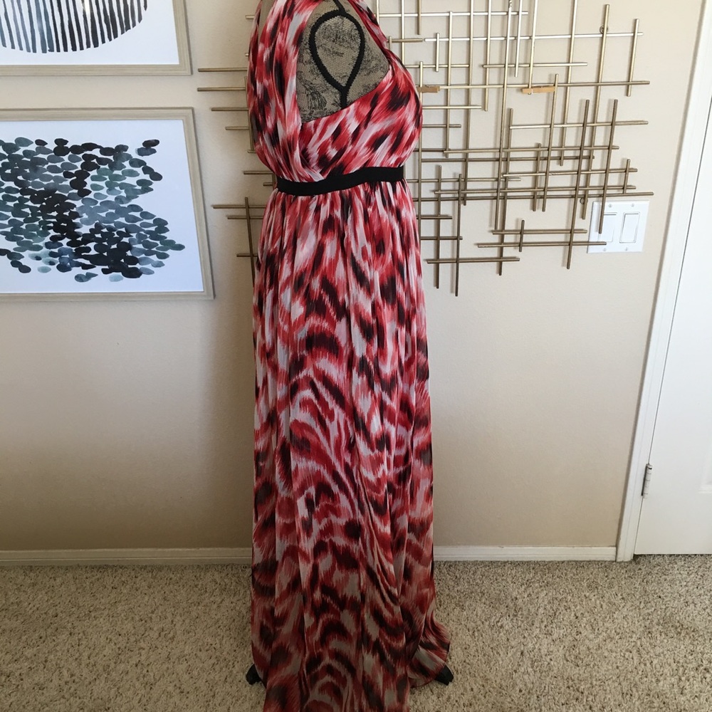 Red Maxi - Picture 2 of 4
