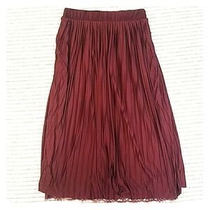 Pleated Burgundy midi Skirt Pleated Burgundy midi Skirt