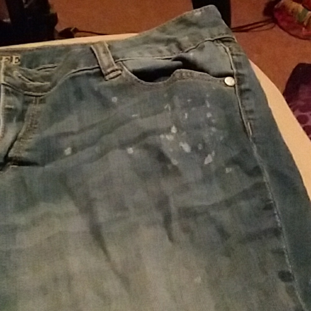 Distressed Jeans - Picture 4 of 5
