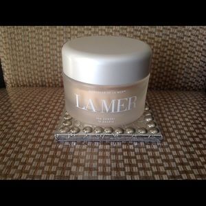 La Mer loose powder ( discontinued)