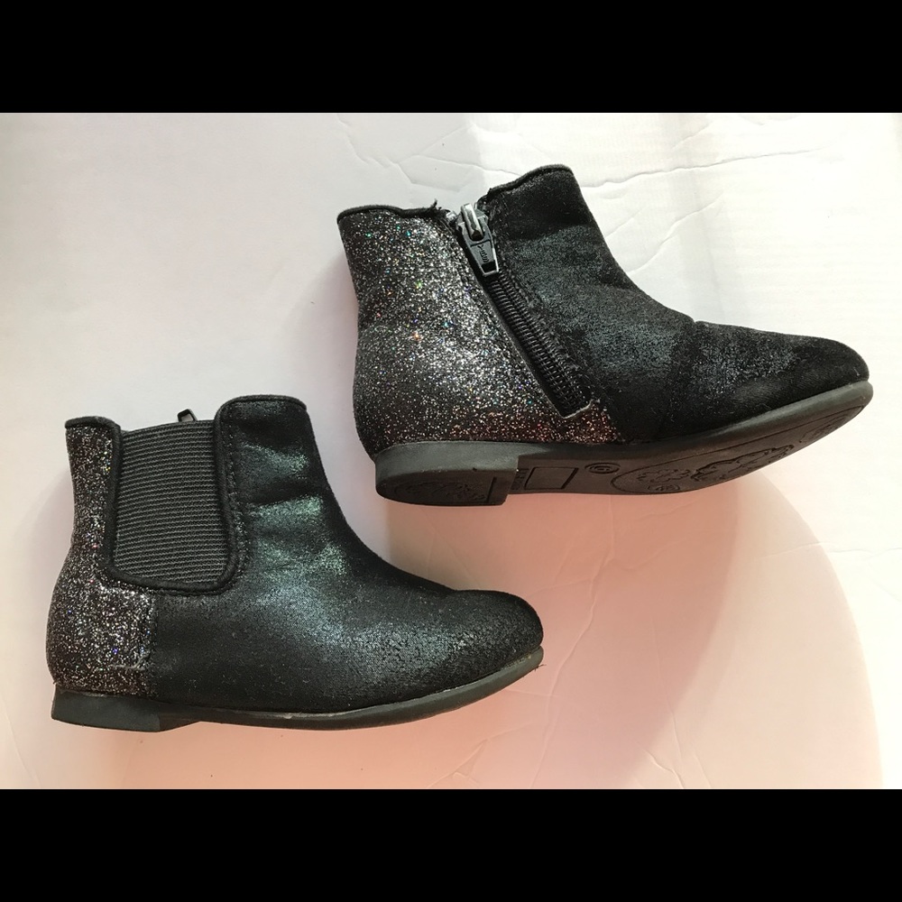 Cherokee ankle booties