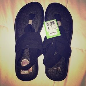 NWT Black Sanuk yoga sling sandals