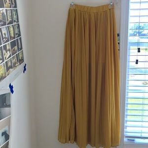 MUSTARD YELLOW PLEATED MAXI SKIRT