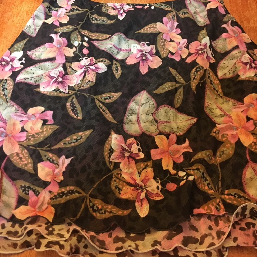 Beautiful flirty reversible skirt. EUC