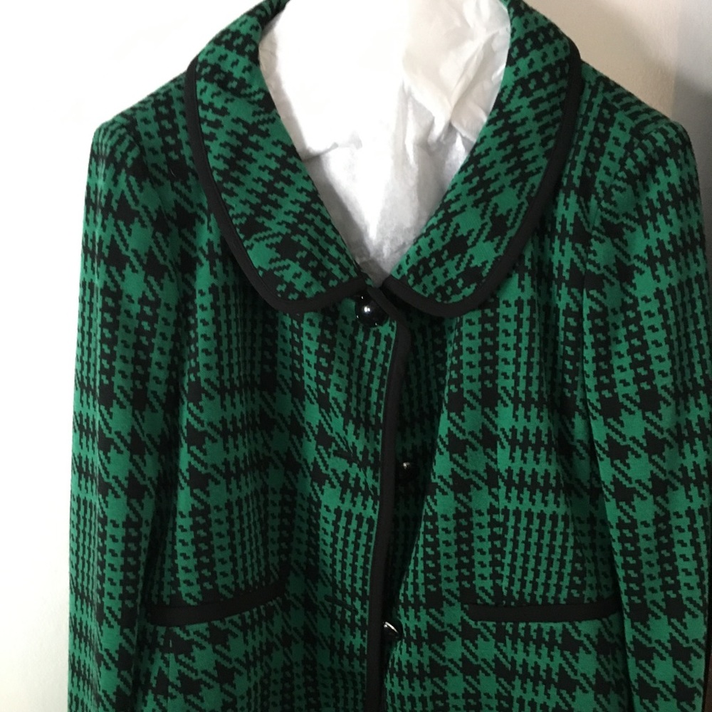 DONATING SOON!! Green and black houndstooth blazer