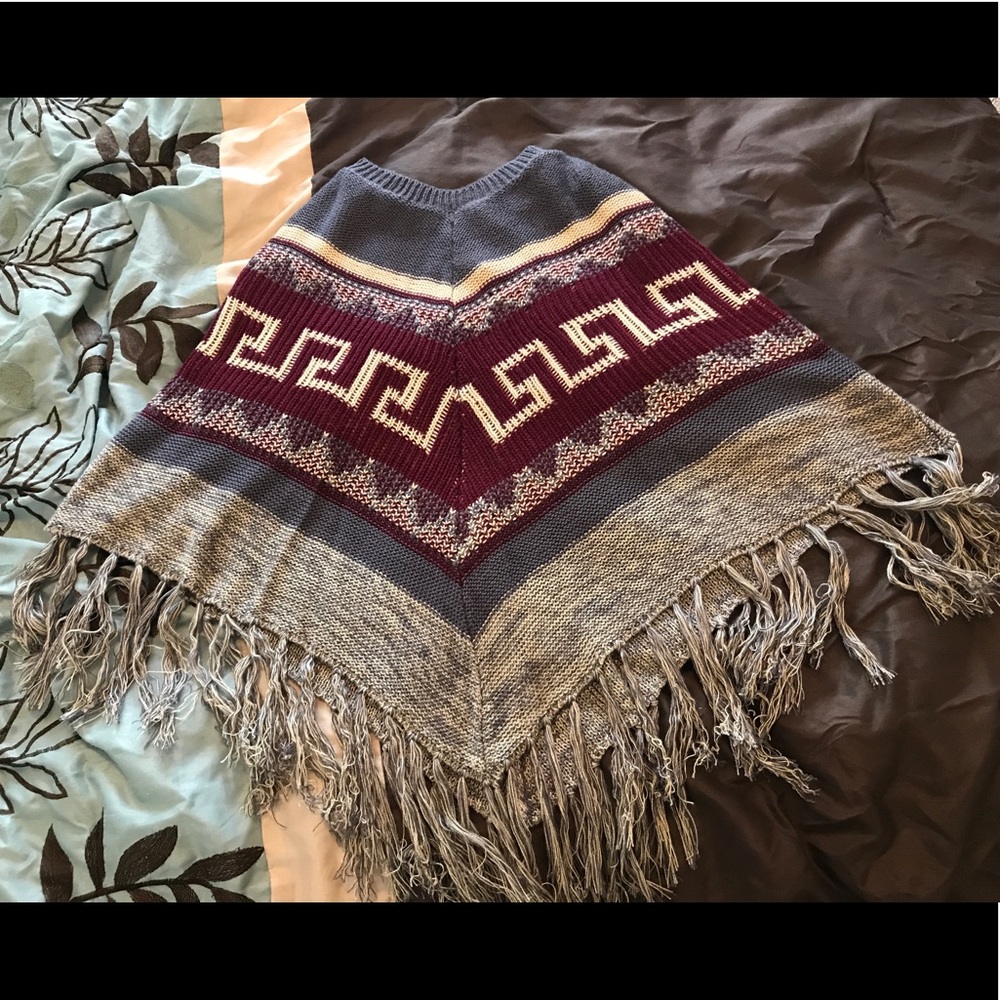 Entro Gray and Maroon Poncho