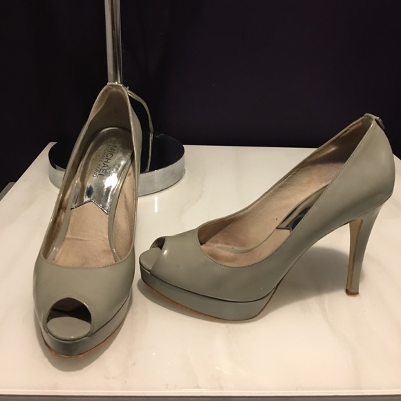 Michael by Michael kors light grey patent pumps - Picture 1 of 6