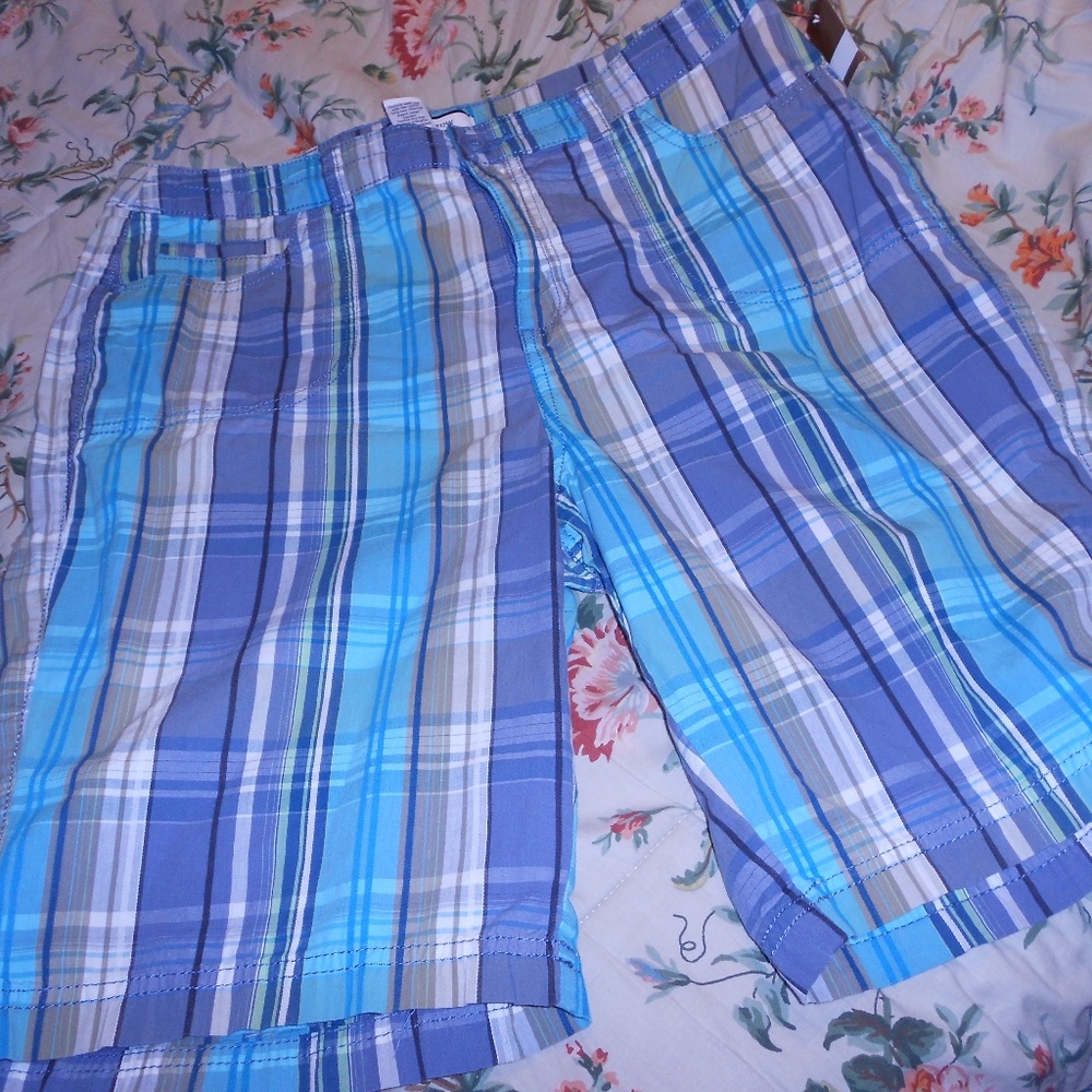 CROFT & BARROW MULTI COLOR SHORTS