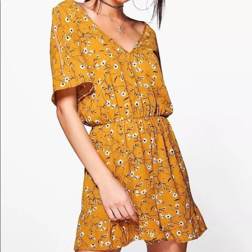 Vintage Shoulder Ruffle Floral Playsuit Romper
