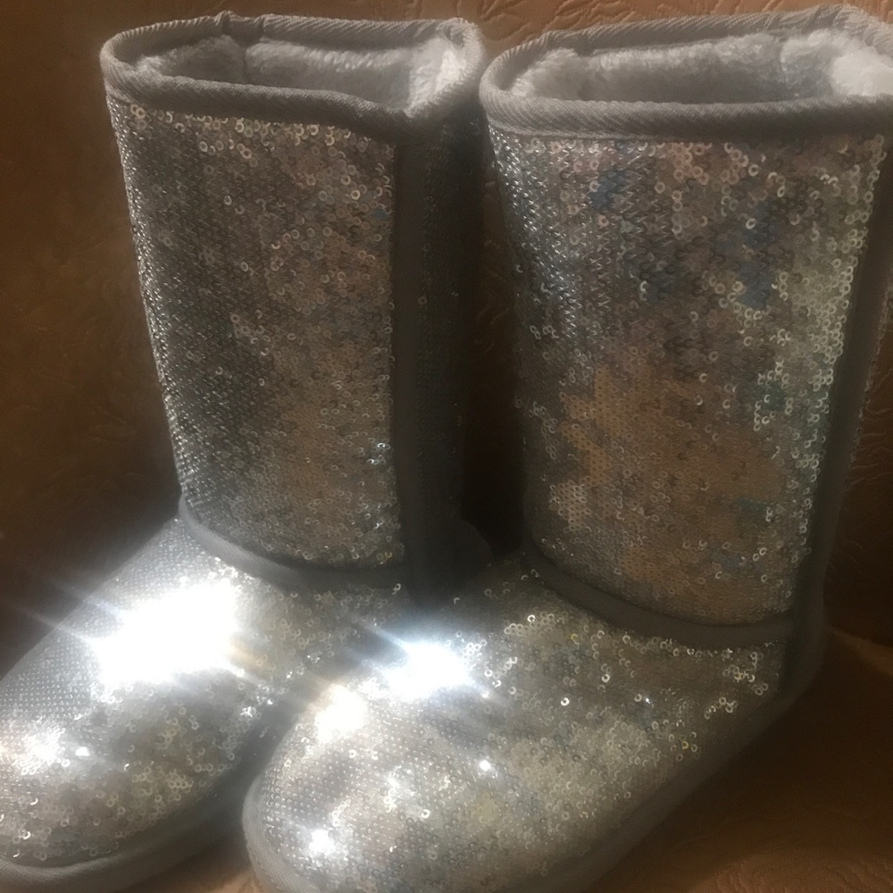 Super cute and comfy sequined boots