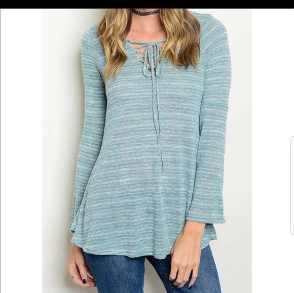 LACE UP TOP BELL SLEEVES - Picture 3 of 4