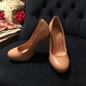 size 5 round toe heels, never worn, nude
