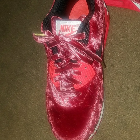 Velvet Nike Air Max - Picture 2 of 5