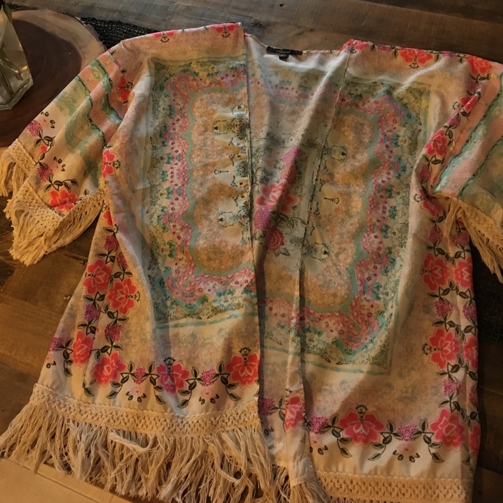 Floral fringe kimono small