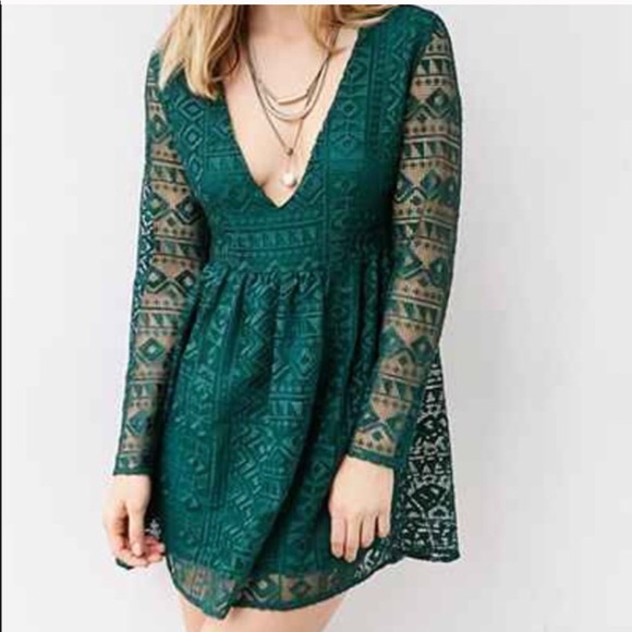 little white lies Dresses & Skirts - LITTLE WHITE LIES EMERALD LACE DRESS