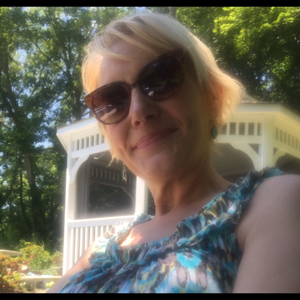 Meet your Posher, Leslie