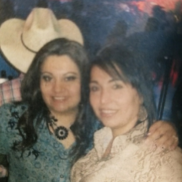 Meet your Posher, Olivia - Picture 1 of 1