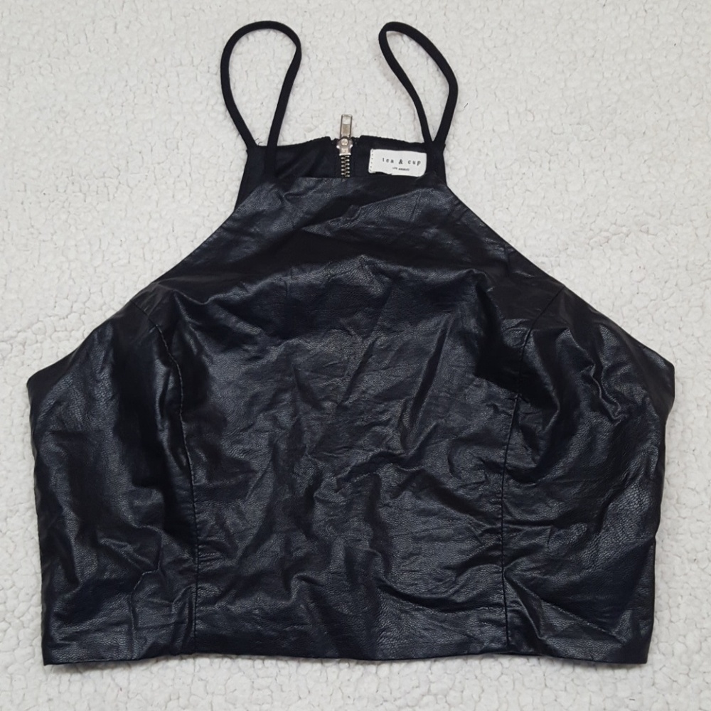 ✨HOST PICK✨Tea cup crop top size Small