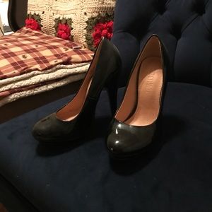 never worn, patent black heels