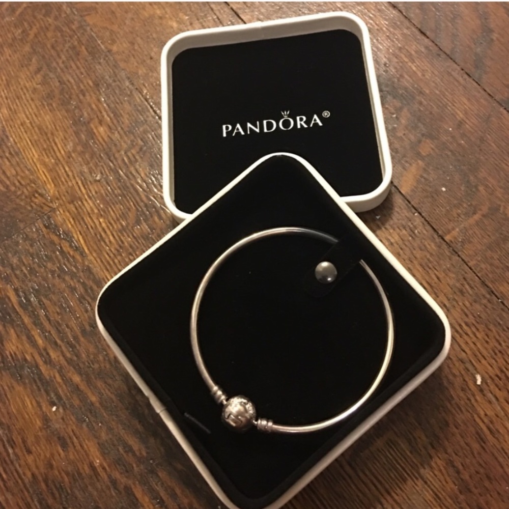PANDORA limited edition now bangle