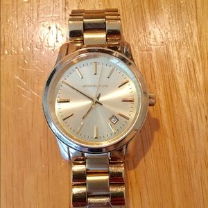 Michael Kors - Gold Watch