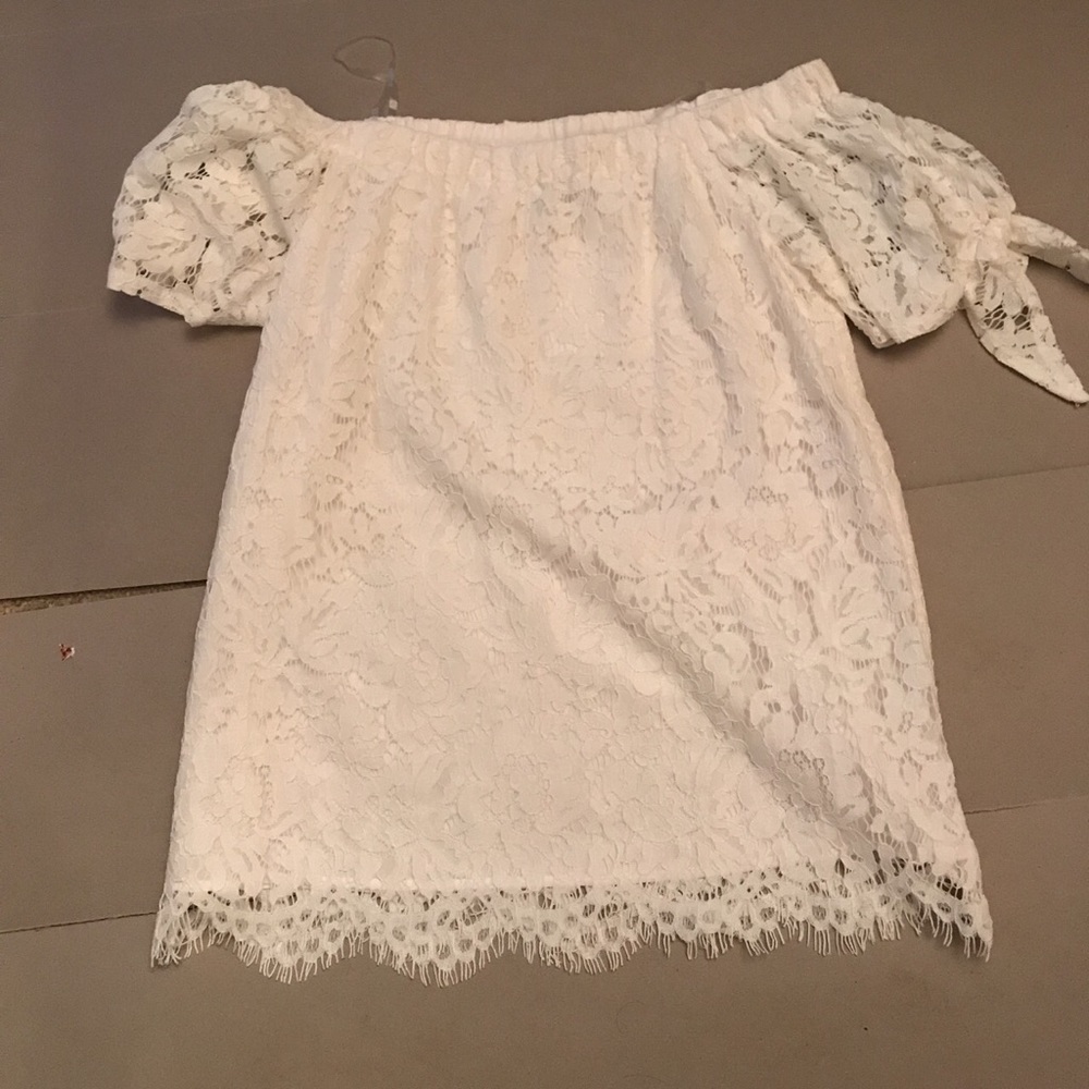 White off shoulder shirt laced