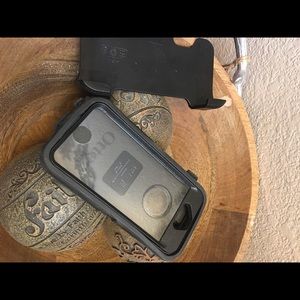 iPhone 5/5s otterbox case with clip