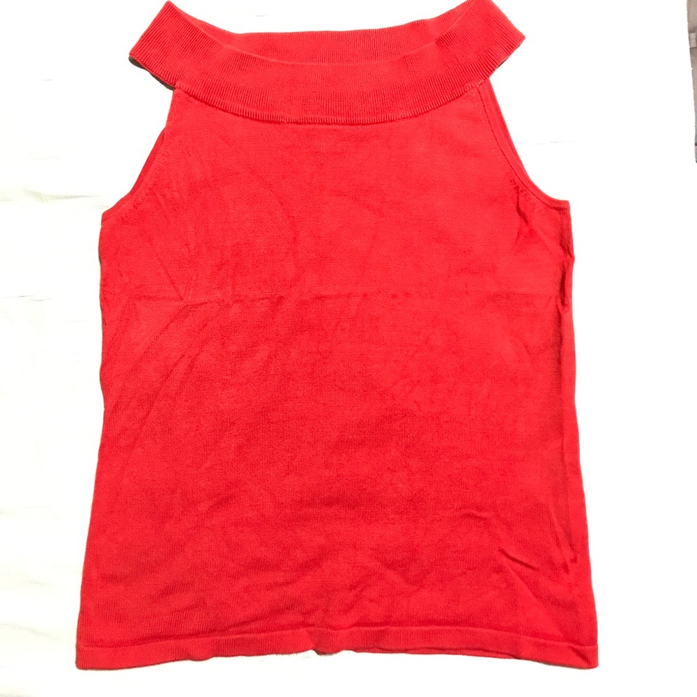 Sleeveless top with boat neck