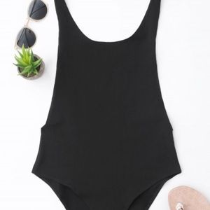 Skinny sleeveless backless bodysuit