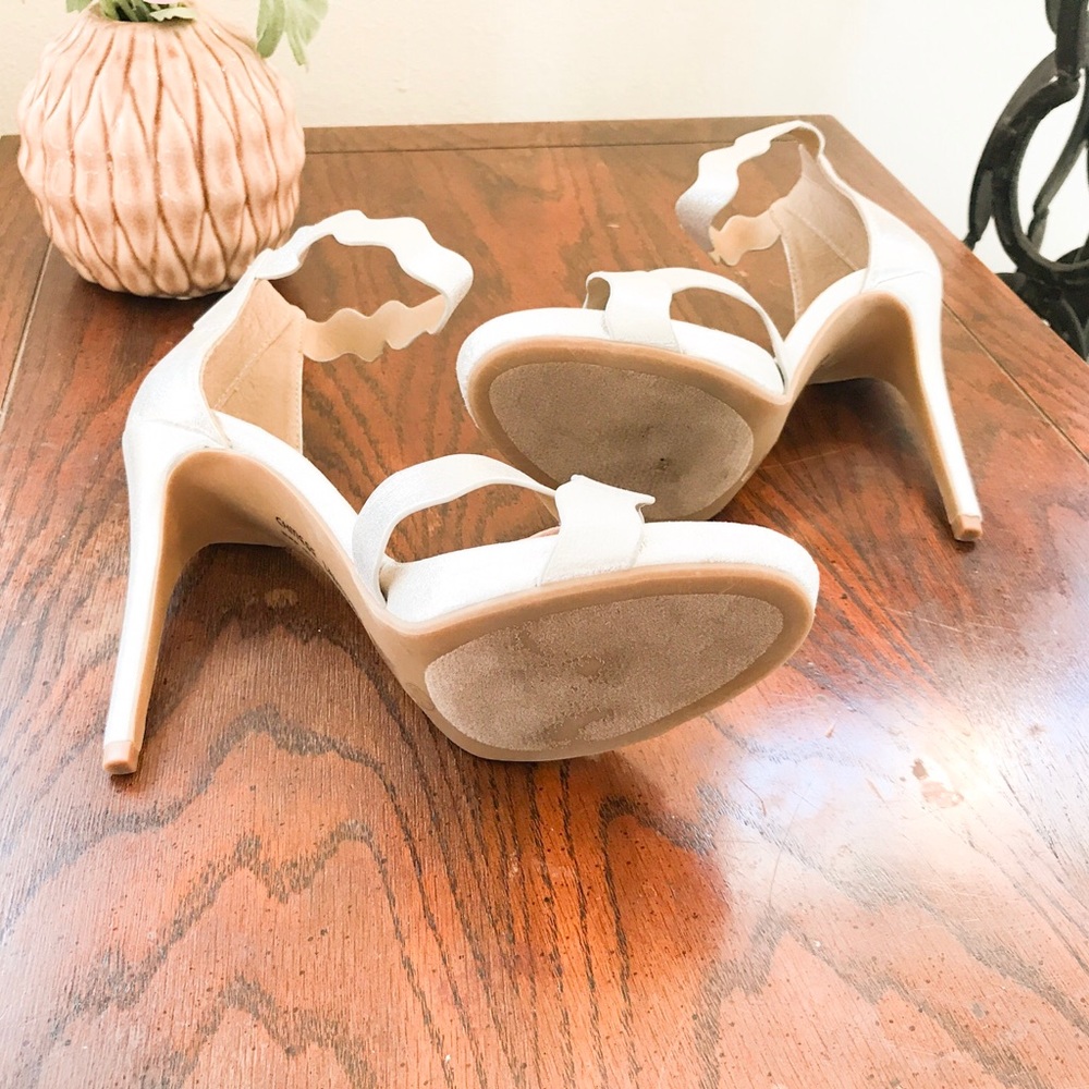 Silver Chinese Laundry “blossom” Heels - Picture 4 of 8