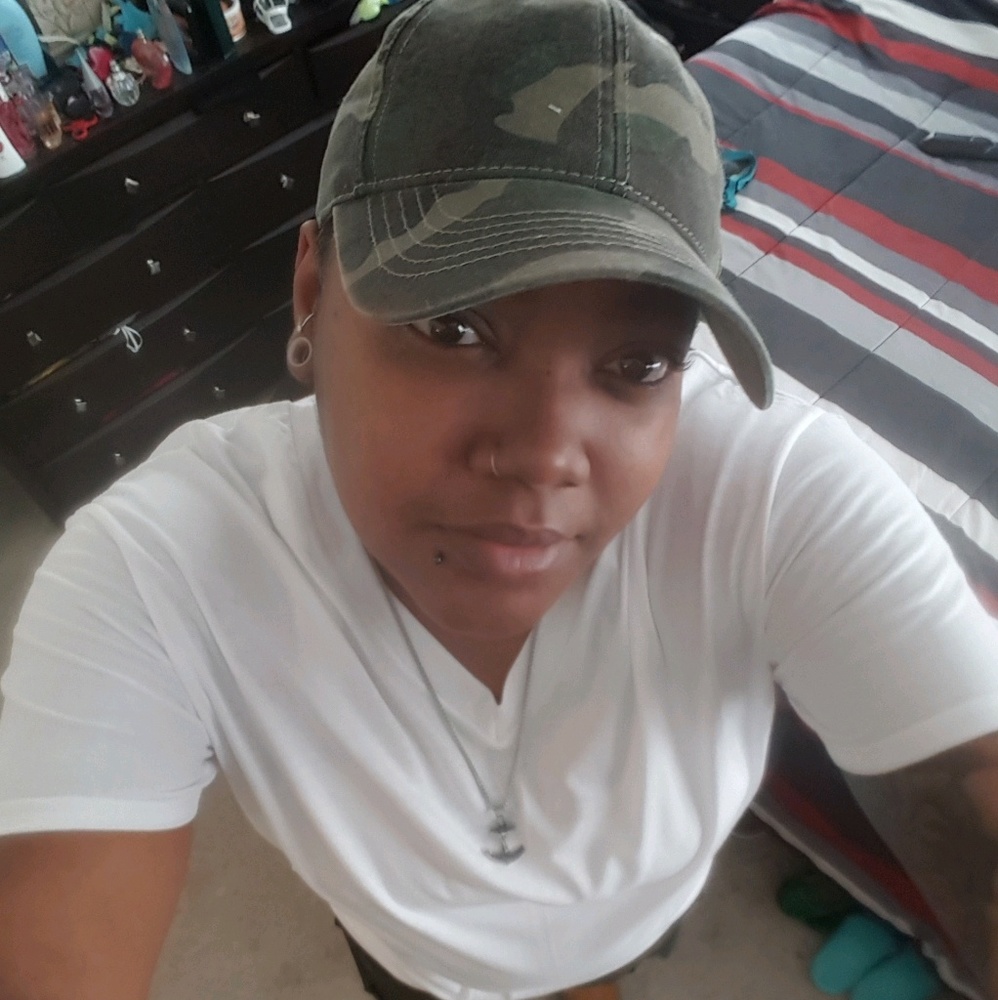 Meet your Posher, Tia