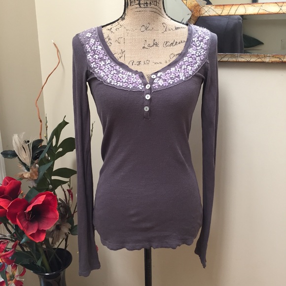 Free People Tops - 🦄Free People beaded flower BOHO Henley!