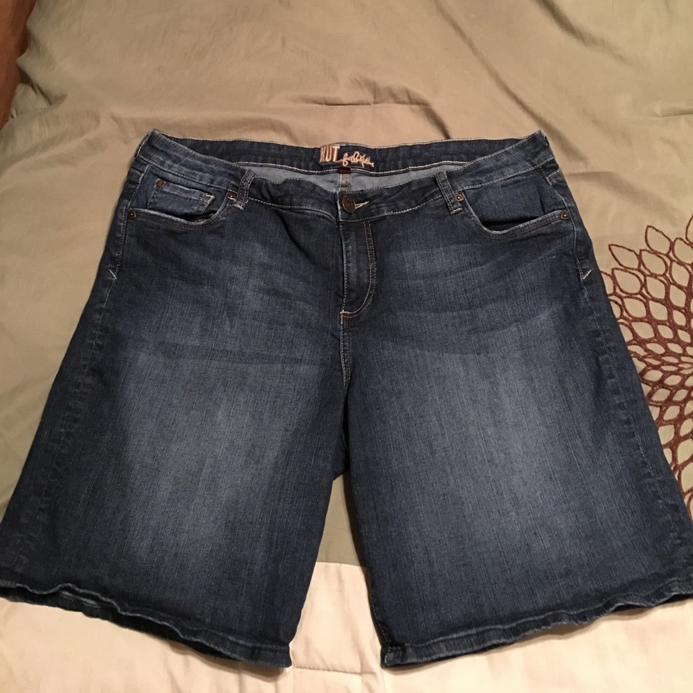 KUT from the Kloth denim Bermuda shorts-PRICE FIRM