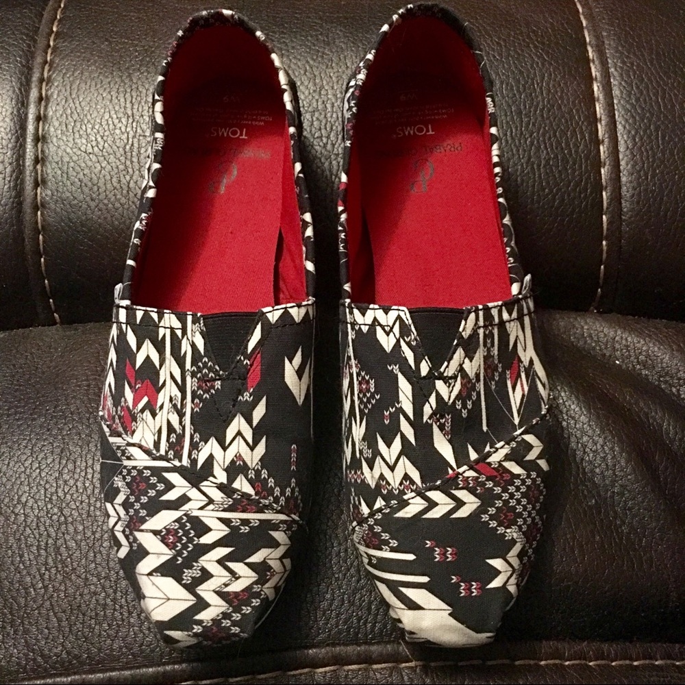 TOMS Black and Red Fair Isle Classics