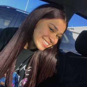 Meet your Posher, Lauren