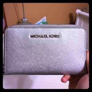 Silver Michael Kors Wallet Silver Michael Kors Wallet