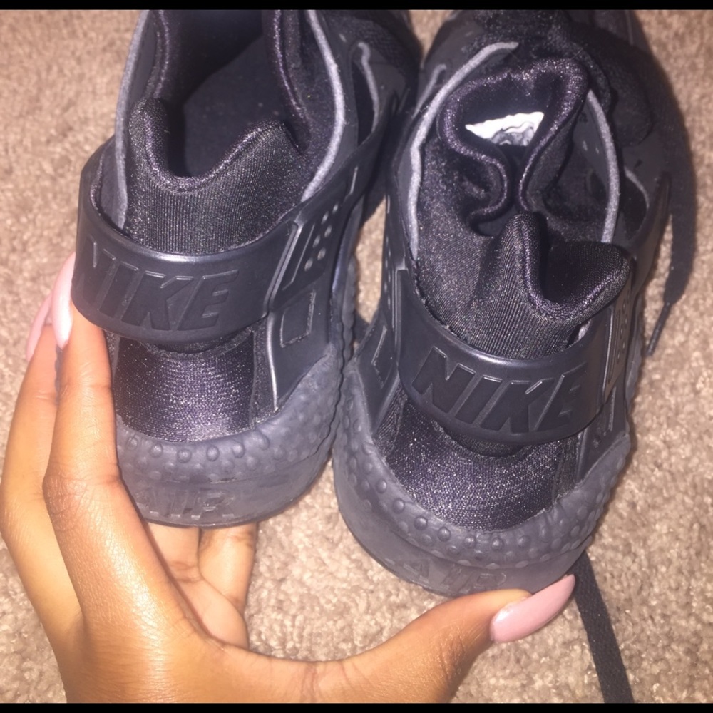 Black Nike Hurraches