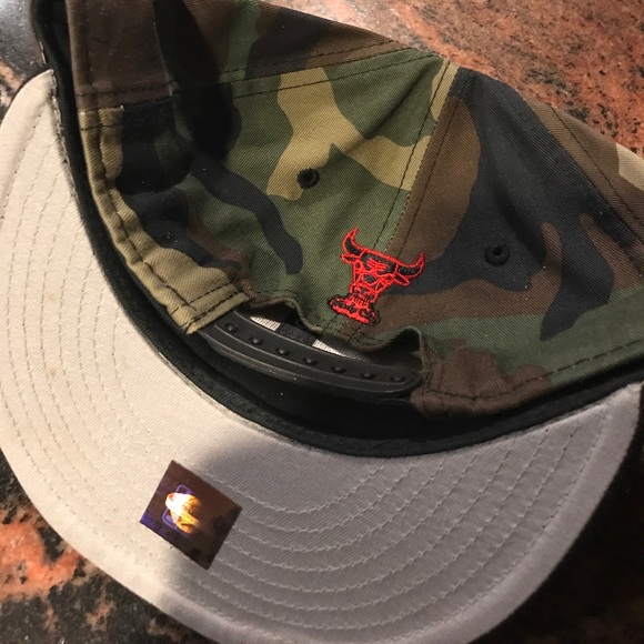 Snap-Back - Picture 2 of 2