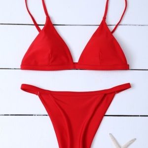 Low waisted cheeky spaghetti strap bikini set