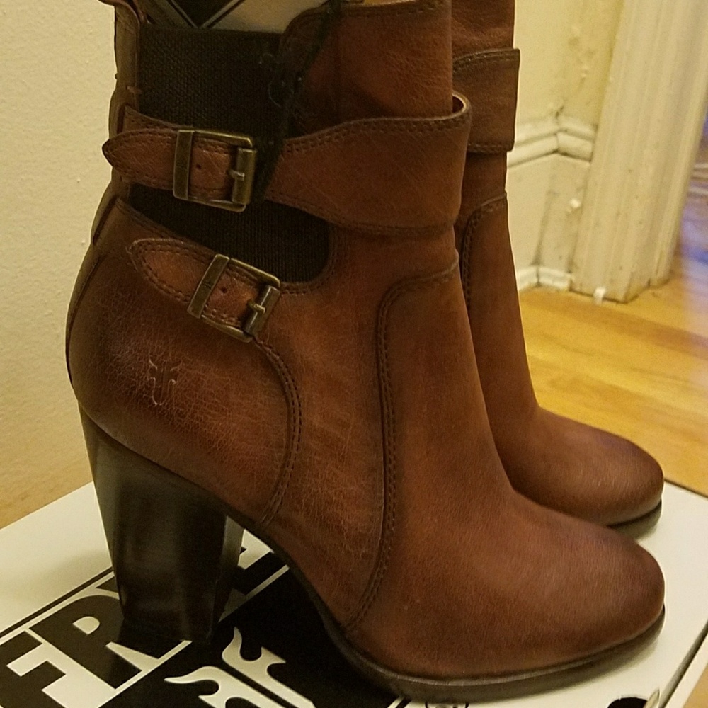 Super Comfy! NEW FRYE Patty Gore Bootie Size 7