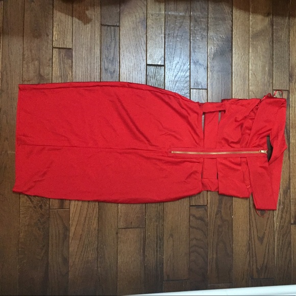 Red dress - Picture 2 of 3