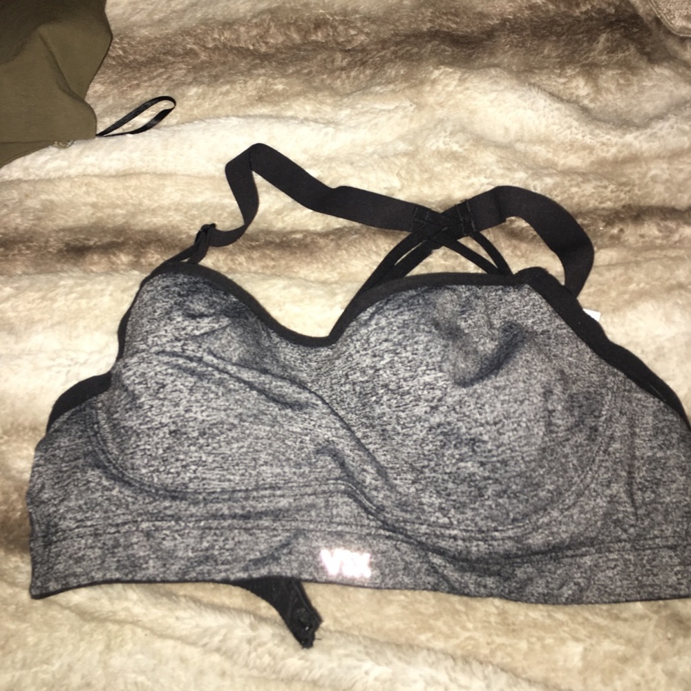 Victoria secret sports bra never worn