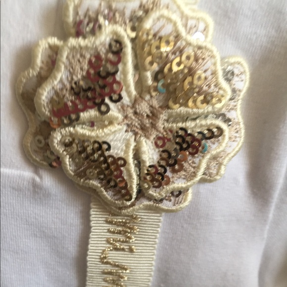 Mi mi sol top with sequin flower appliqués. - Picture 6 of 7